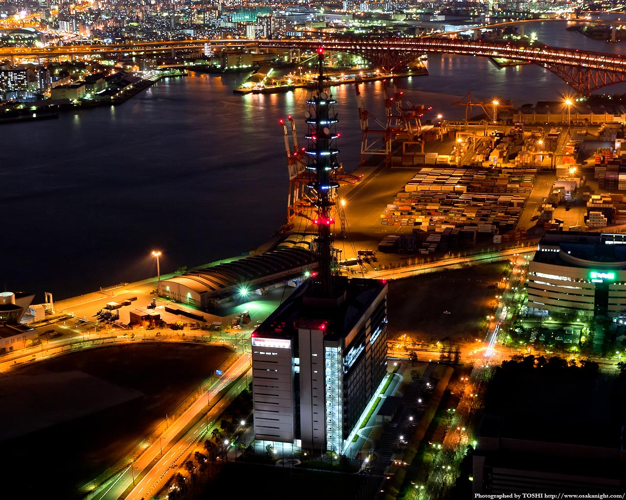 NTTドコモ大阪南港ビルの夜景