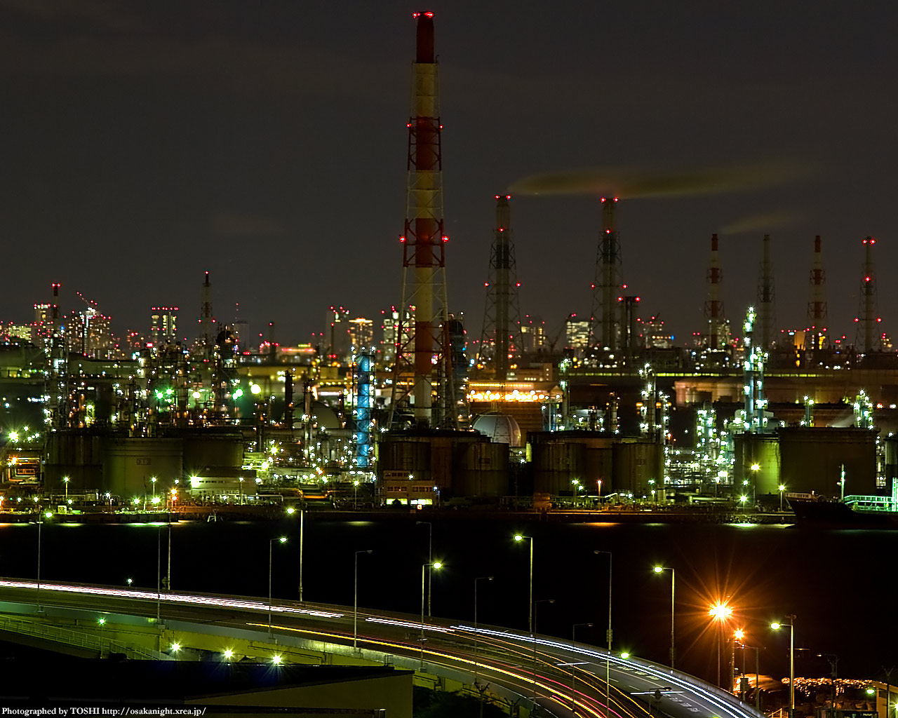 臨海工業地帯と大阪市内の高層ビル群3