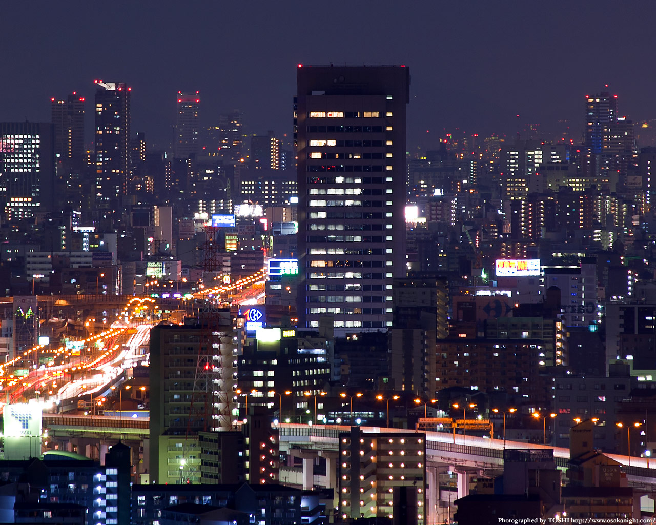 東大阪市役所の夜景