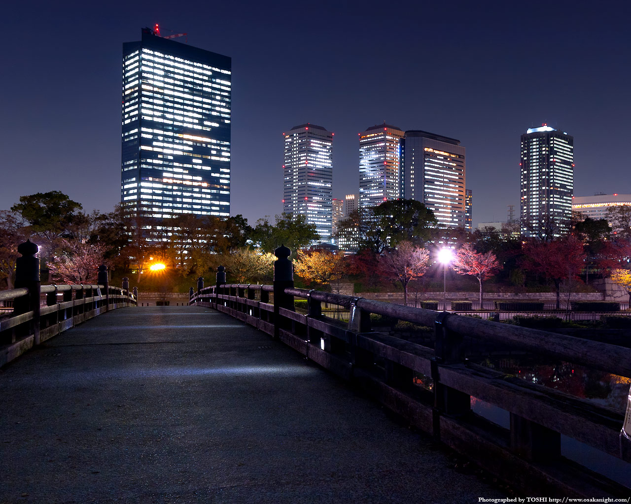 大阪城極楽橋と大阪ビジネスパーク