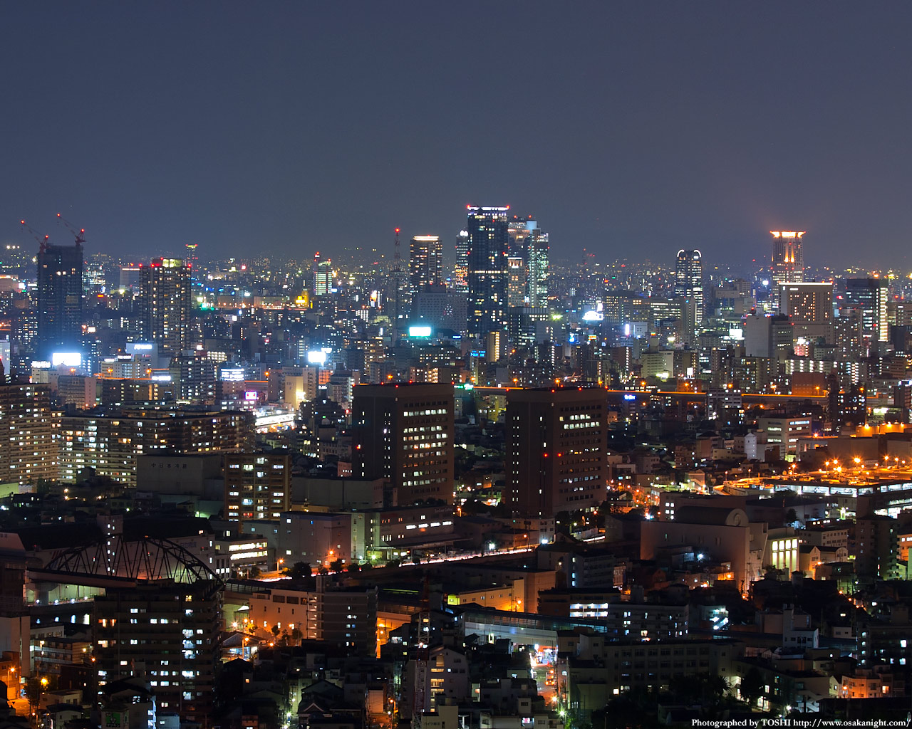 梅田の高層ビル群夜景2