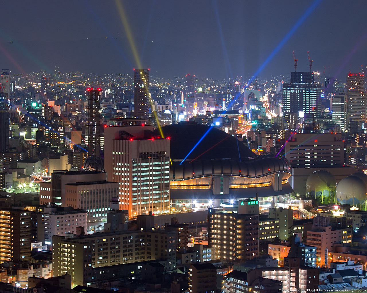 京セラドーム大阪のライトアップ