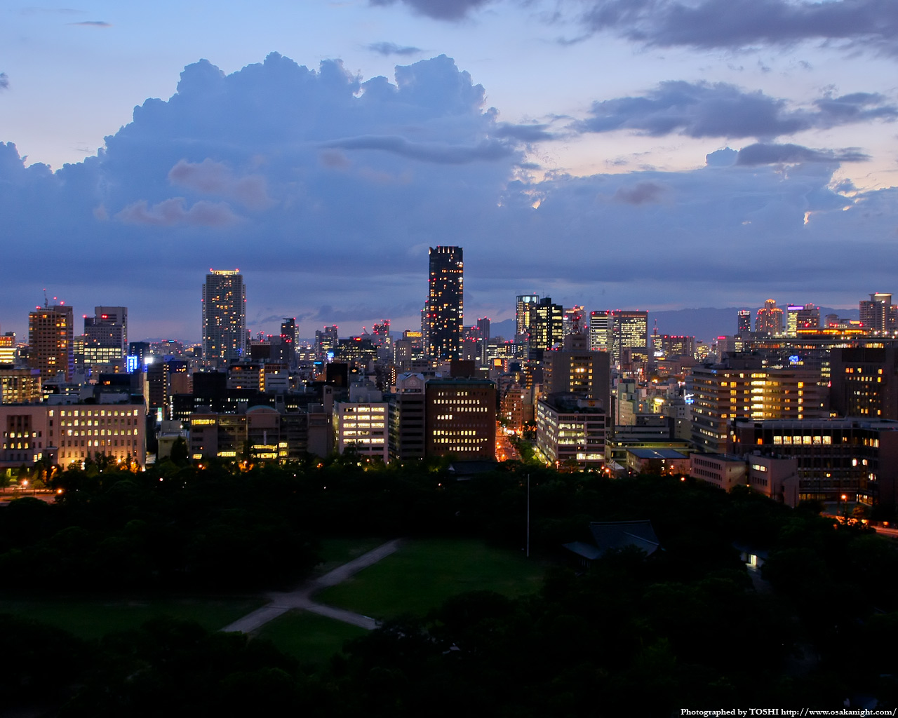大阪都心方面の夕夜景