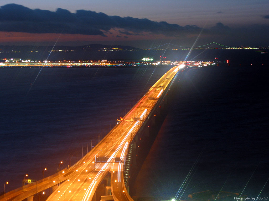 関西国際空港と明石海峡大橋