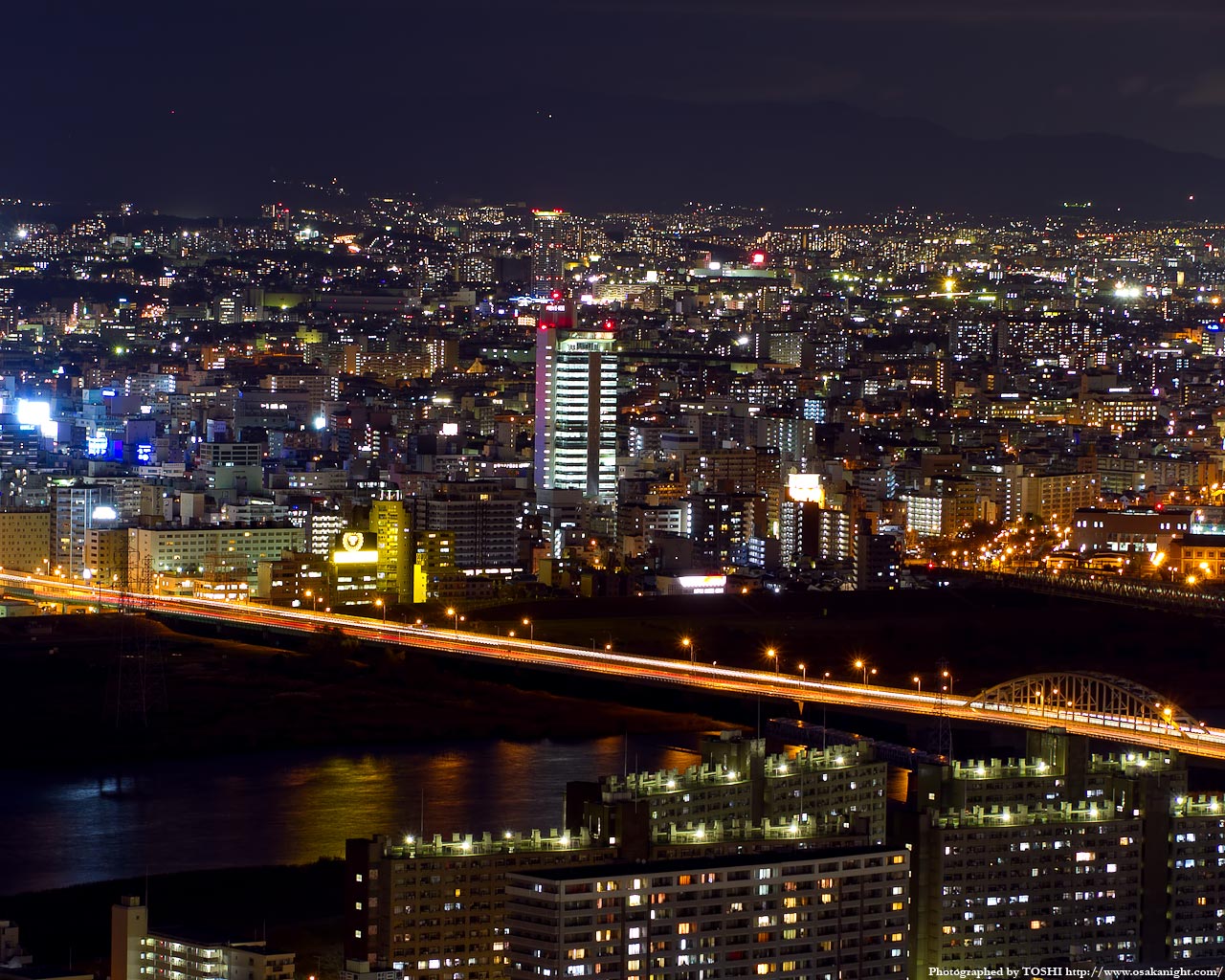 新淀川大橋と西中島南方周辺の夜景2