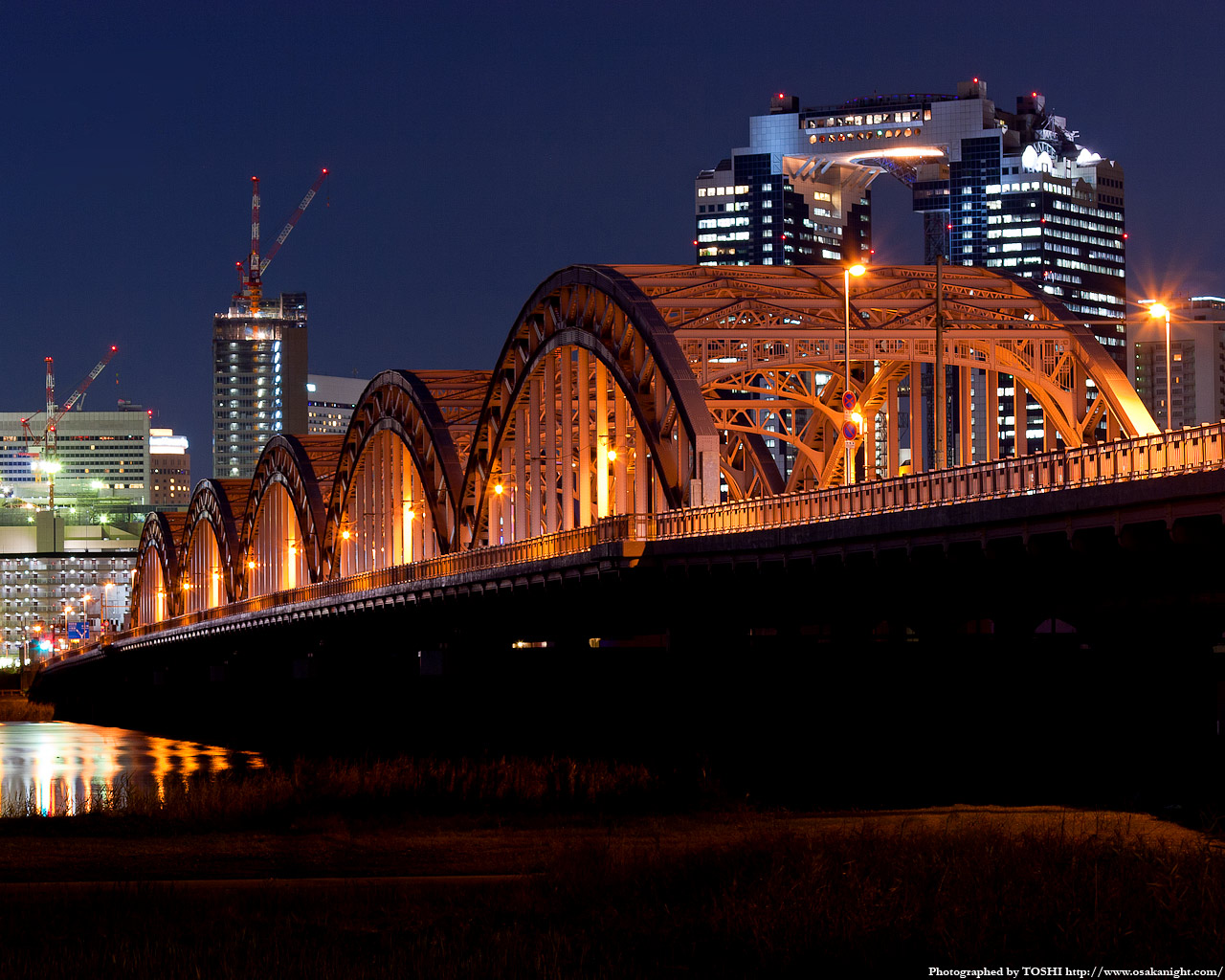 十三大橋のライトアップ夜景3